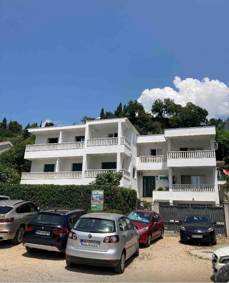 Apartments Milicevic Херцег Нови Екстериор снимка