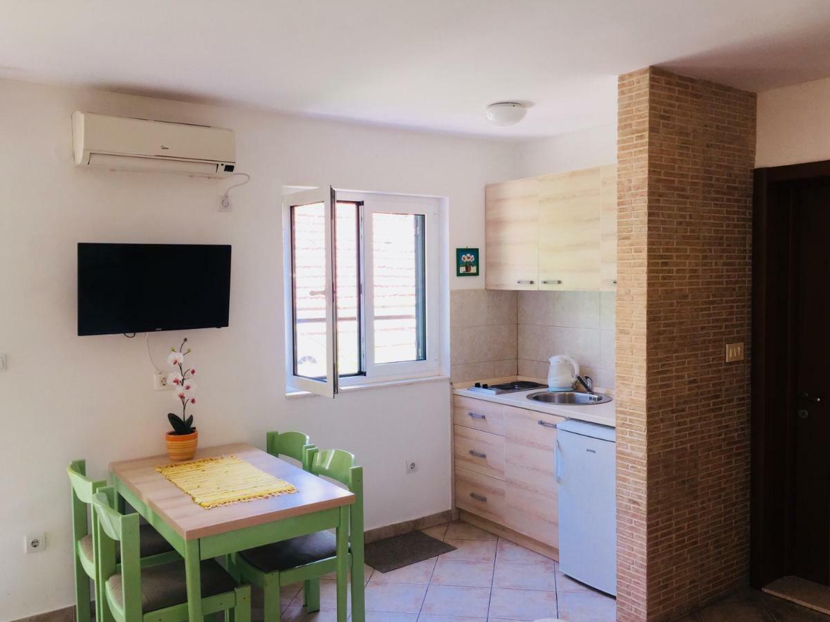 Apartments Milicevic Херцег Нови Екстериор снимка